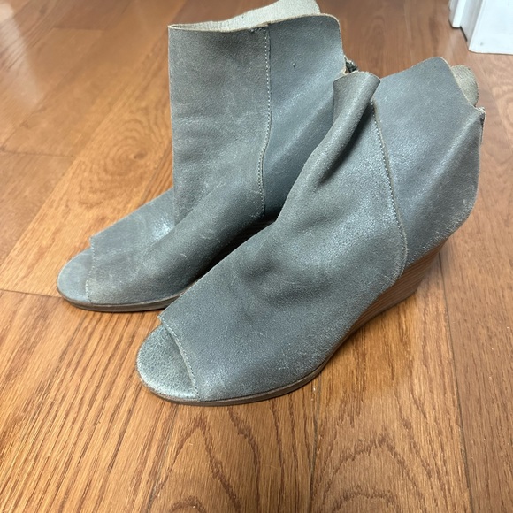 Lucky Brand - Picture 1 of 4